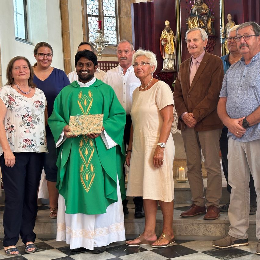 Bild enthält, Adult, Female, Person, Woman, Male, Man, Child, Girl, Shoe, People