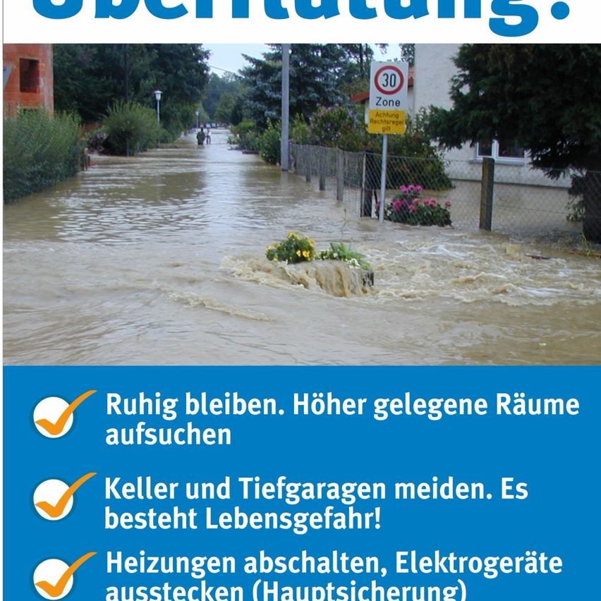 Bild enthält, Flood, Water, Advertisement, Person