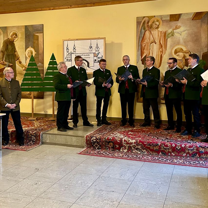 Bild enthält, Adult, Male, Man, Person, Bride, Female, Woman, Coat, Face, Shoe