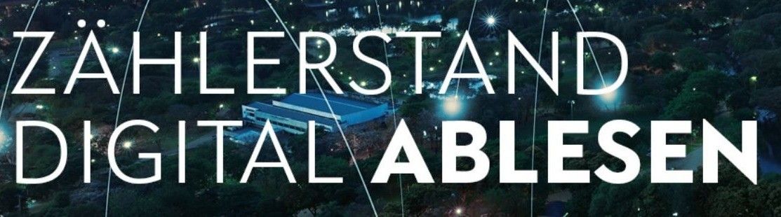 Eine Nachtaufnahme einer Stadt mit der Aufschrift 'Digital Ables' in großen weißen Buchstaben und einem Gebäude im Vordergrund.