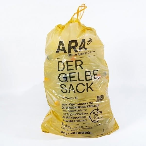 Gelber Recyclingbeutel mit 'ARA DER GELBE SACK' Text, entwickelt für österreichisches Recyclingsystem, inklusive Recyclingsymbol und Anweisungen in Deutsch.