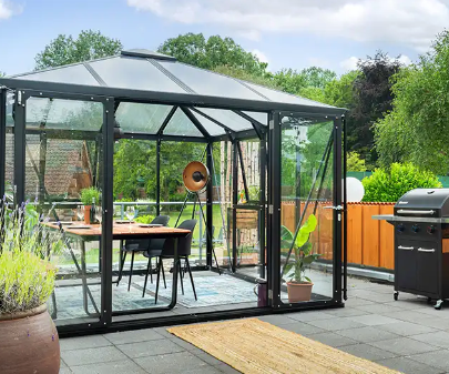 Bild enthält, Indoors, Interior Design, Outdoors, Garden, Nature