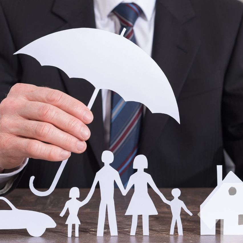 Bild enthält, Accessories, Formal Wear, Tie, Necktie, Clothing, Coat, People, Person, Suit