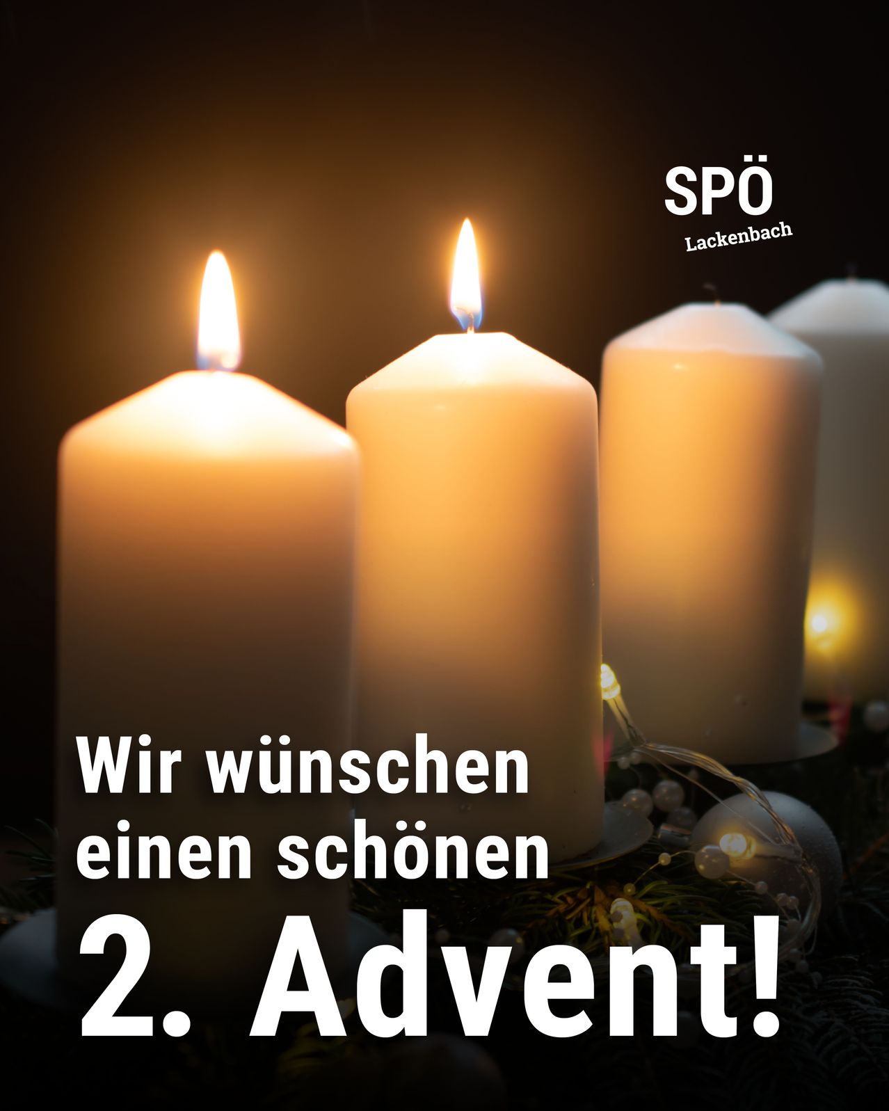 Ein Bild zeigt vier brennende Kerzen mit dem Text 'Wir wuenschen einen schoenen 2 Advent!'. Die Kerzen stehen vor einem dunklen Hintergrund.
