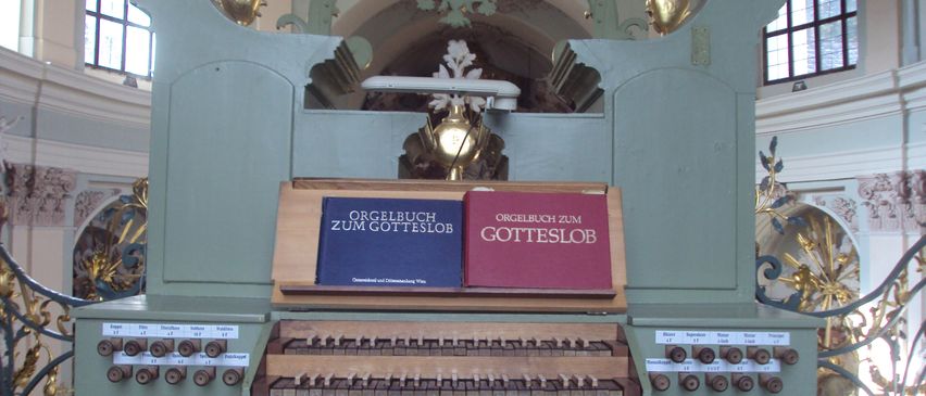 Bild enthält, Architecture, Building, Monastery, Altar, Church, Prayer, Handrail