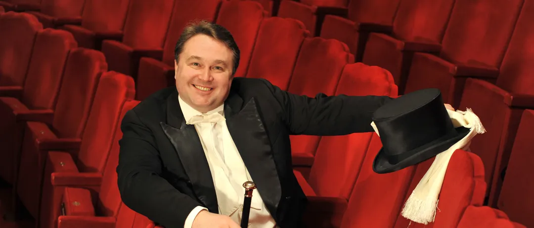 Cinema, Theater, Velvet, Adult, Male, Man, Person, Hat, Face, Suit