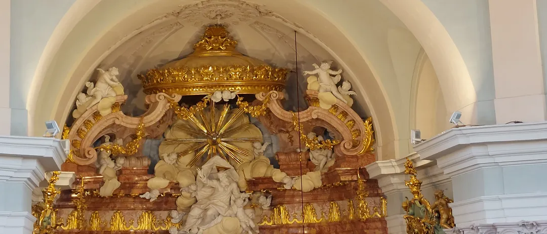 Über der Apsis der Wallfahrtskirche Hafnerberg