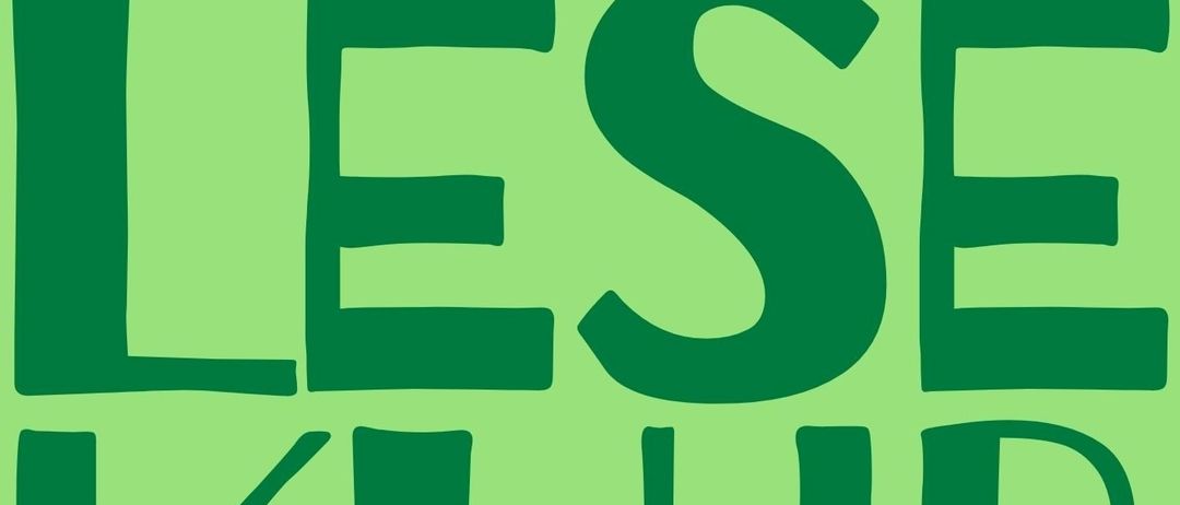 Ein grüner Hintergrund mit den Worten Leseklub in grünen Großbuchstaben. Darunter befindet sich ein grüner Oval mit den Worten Bucherfans Kommt Vorbei in Grün.