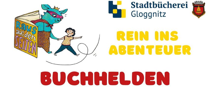 Ein Poster mit dem Titel 'Buch Helden' zeigt einen Jungen in einem Umhang und einen Superhelden. Darunter steht 'Entdecke die Spuren unserer Buch Helden'. Es gibt auch Text über Sommerferien und Buchöffnungszeiten. Ein Vergrößerungsglas und Karten sind ebenfalls zu sehen.