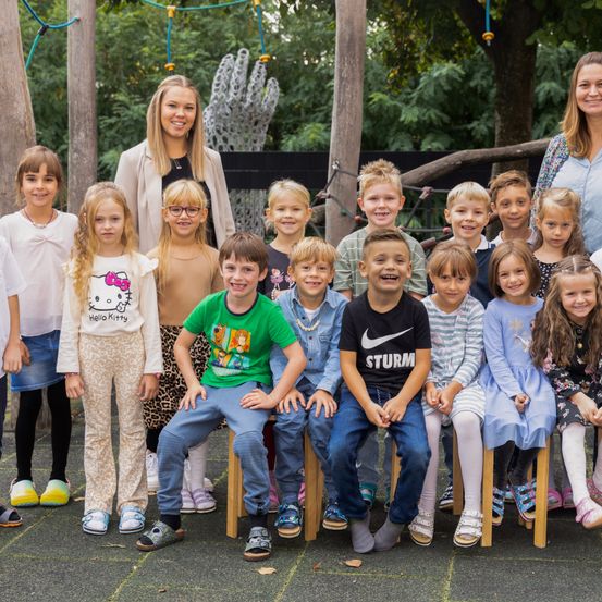 Bild enthält, Pants, People, Person, Adult, Female, Woman, Jeans, Boy, Child, Male