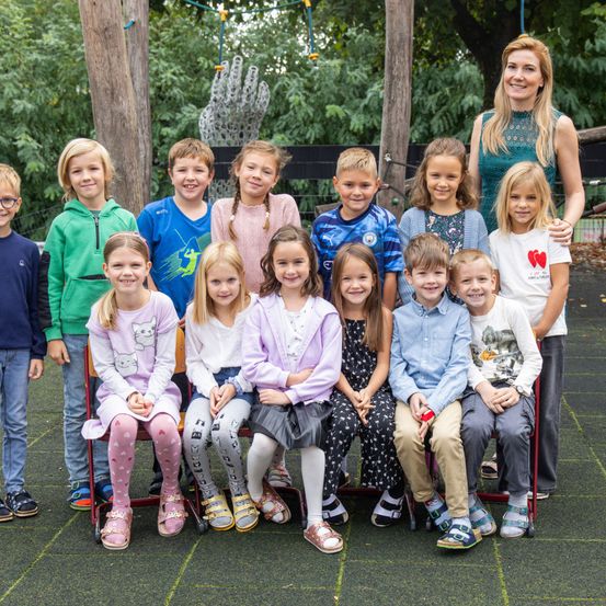 Bild enthält, Pants, People, Person, Child, Female, Girl, Boy, Male, Jeans, Shoe