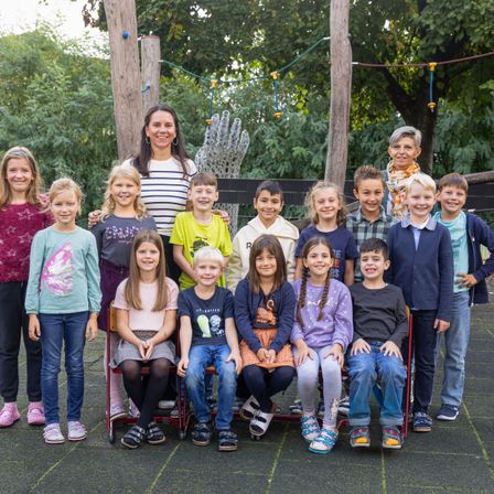 Bild enthält, Pants, People, Person, Jeans, Park, Groupshot, Portrait, Child, Female, Girl