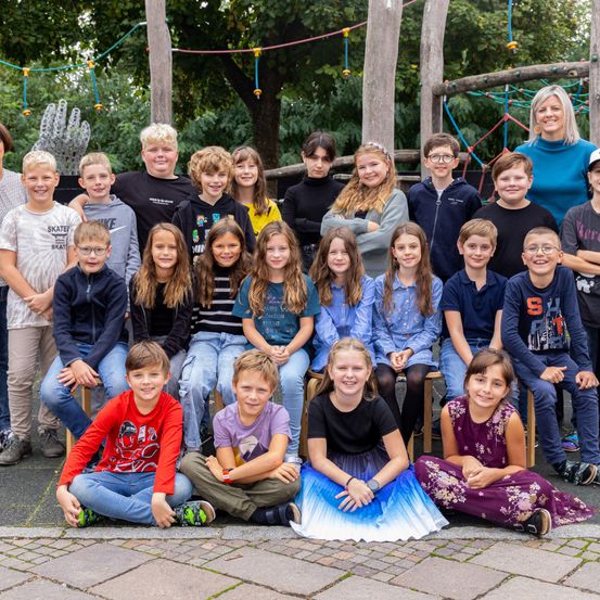 Bild enthält, People, Person, Pants, Jeans, Portrait, Child, Female, Girl, Boy, Male