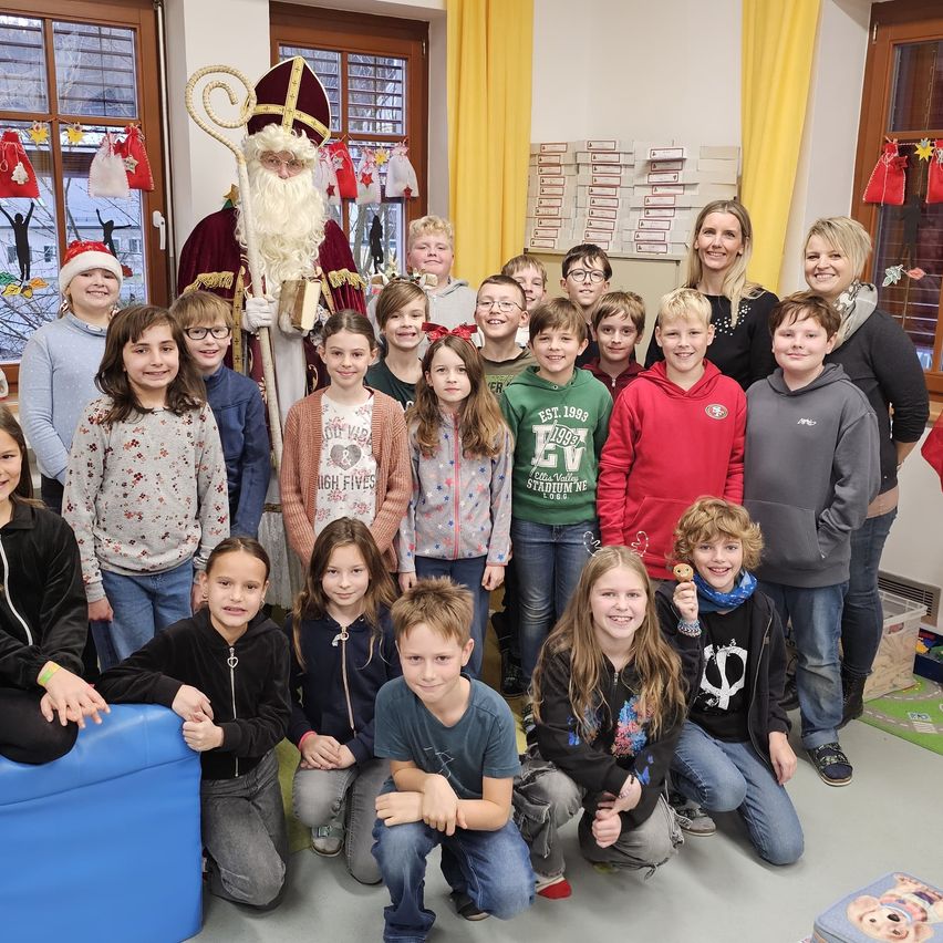 Bild enthält, Adult, Female, Person, Woman, People, Boy, Child, Male, Girl, Shoe