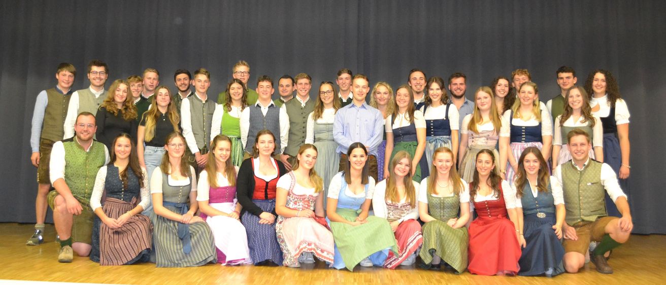 Bild enthält, People, Person, Groupshot, Stage, Adult, Female, Woman, Male, Man, Pants