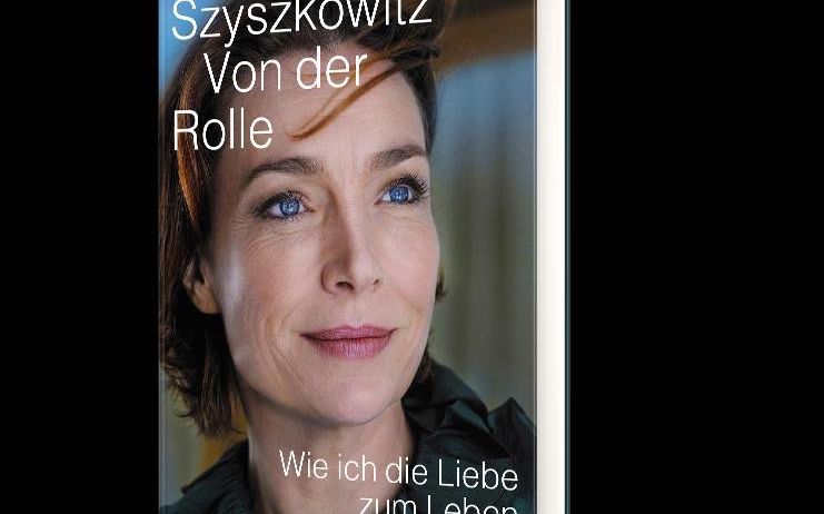Buchcover mit dem Titel 'Aglaia Szyszkowitz Von der Rolle'. Es zeigt ein Porträt einer Frau, die in die Kamera lächelt.