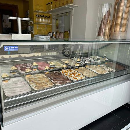 Bild enthält, Shop, Cream, Dessert, Food, Ice Cream, Bakery