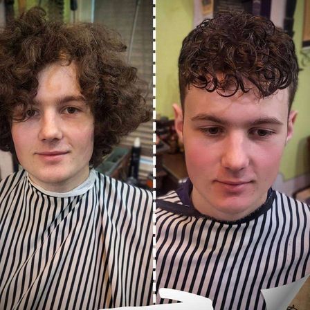 Ein junger Mann vor und nach einer Haarschnitt. Das Vorher-Bild zeigt eine lockige Frisur und das Nachher-Bild zeigt einen kurzen, gepflegten Haarschnitt.
