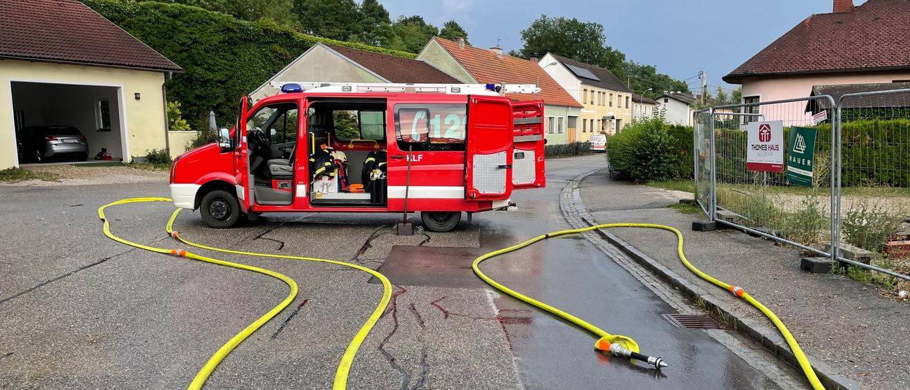 Bild enthält, Machine, Wheel, Car, Transportation, Vehicle, Truck, Fire Truck, Fire Station