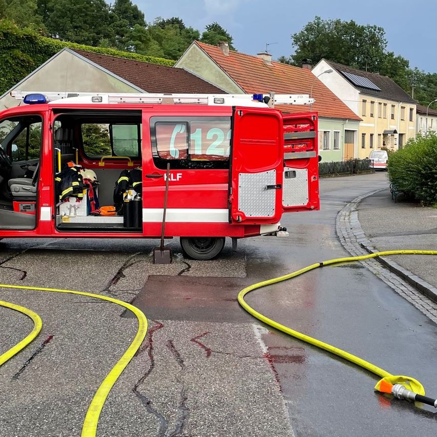 Bild enthält, Machine, Wheel, Car, Transportation, Vehicle, Truck, Fire Truck, Fire Station