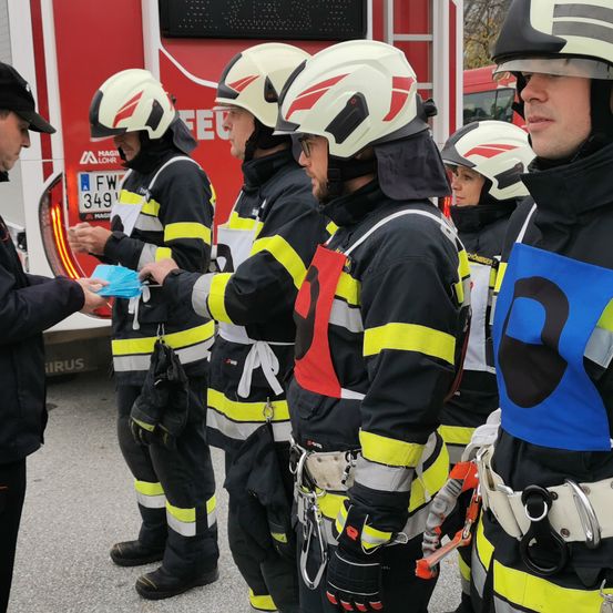 Bild enthält, Helmet, Adult, Male, Man, Person, Fireman, Face, Head