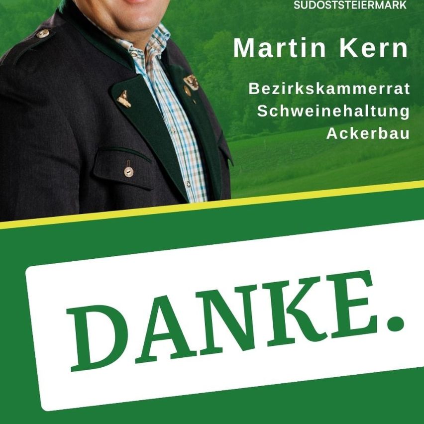 Ein grüner Banner mit einem Mann in Uniform. Der Text Danke steht in großen Buchstaben. Der Mann ist Martin Kern, Bezirkskammerrat für Schweinehaltung Ackerbau.