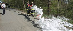 Bild enthält, Helmet, Person, Shoe, Bicycle, Cycling, Vehicle, Hat, Glove, Glasses