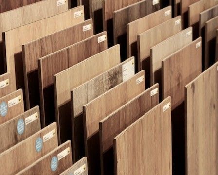 Bild enthält, Wood, Plywood, Indoors, Interior Design, Lumber, Furniture