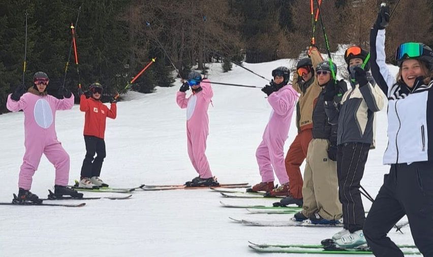 Bild enthält, Nature, Outdoors, Snow, Person, Skiing, Adult, Male, Man, Glove, Shoe