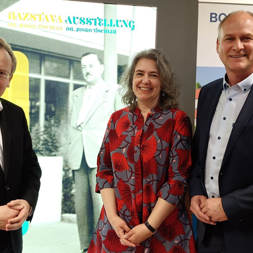 Bild enthält, Adult, Female, Person, Woman, Suit, Male, Man, Fashion, Face, Groupshot