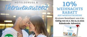 Ein Paar in weißen Roben, lächelnd und sich anschauend, wahrscheinlich in einem Spa. Der Text handelt von einem speziellen Feiertagsangebot.