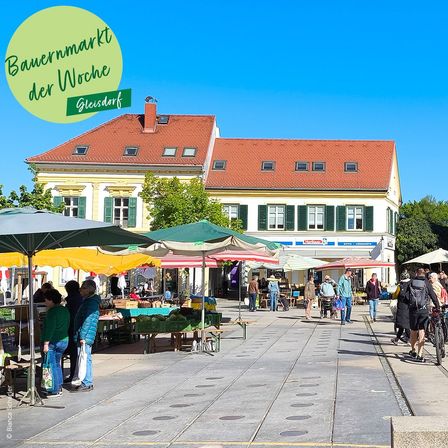 Bild enthält, Urban, City, Person, Handbag, Path, Market, Shoe, Bazaar, Street, Hat