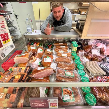 Bild enthält, Shop, Adult, Male, Man, Person, Pork