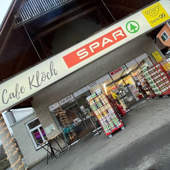 Bild enthält, Shop, Urban, Indoors, Person, Grocery Store, Wheel, Market, Supermarket, Car, Face