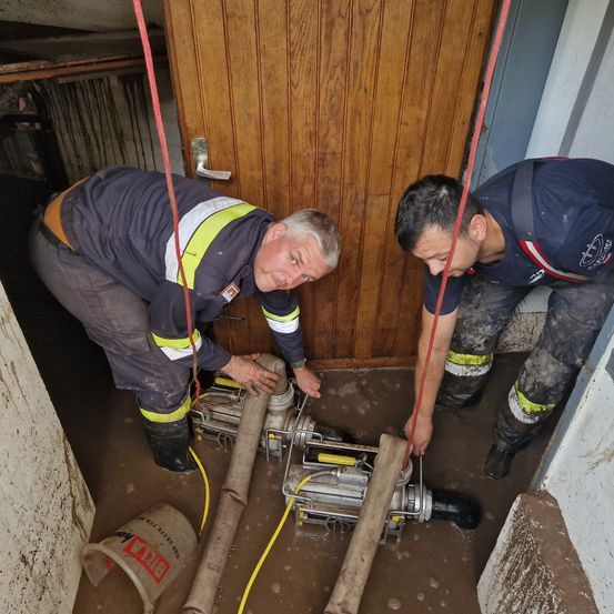 Bild enthält, Adult, Male, Man, Person, Worker, Face, Head