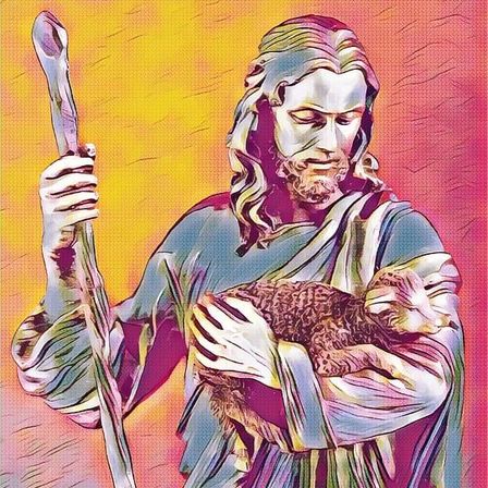 Eine farbenfrohe Darstellung von Jesus, der ein Lamm hält, in einem blauen Gewand und einem weißen Gewand vor einem rosa Hintergrund.