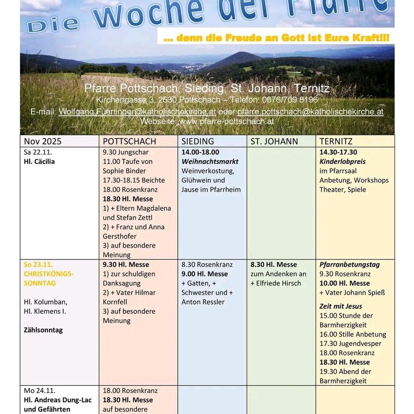 Ein Plakat mit einer Berglandschaft und grünen Feldern, das den Zeitplan für November 2025 zeigt, einschließlich Messen, Weihnachtsmarkt, Kinderspiel, Workshops, Theater und Spielen. Details für jeden Ort und jedes Ereignis sind aufgeführt.