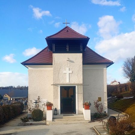 Bild enthält, Cross, Symbol, Plant, Architecture, Bell Tower, Tower, Gothic Arch, Church, Fire Hydrant, Housing