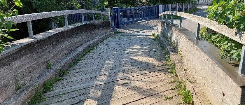 Bild enthält, Garden, Nature, Outdoors, Boardwalk, Scenery, Park, Backyard, Yard, Path, City