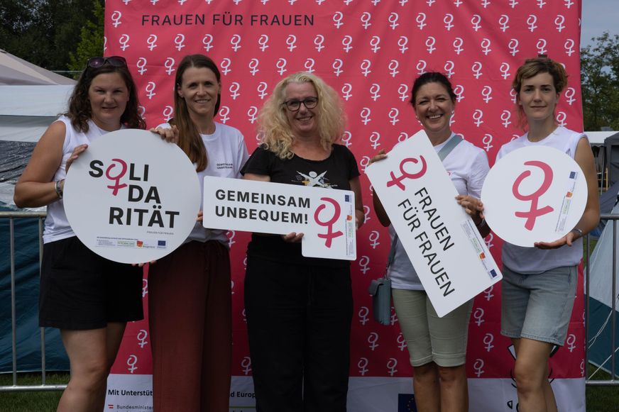 Von links: Iris Ablasser (Verein Frauen für Frauen), Conny Wagner (Agentur M-Effekt), Barbara Schrammel (Organisatorin Picture on Festival), Magdalena Freissmuth (Geschäftsführerin Verein Frauen für Frauen), Hanna Rous (Verein Frauen für Frauen)