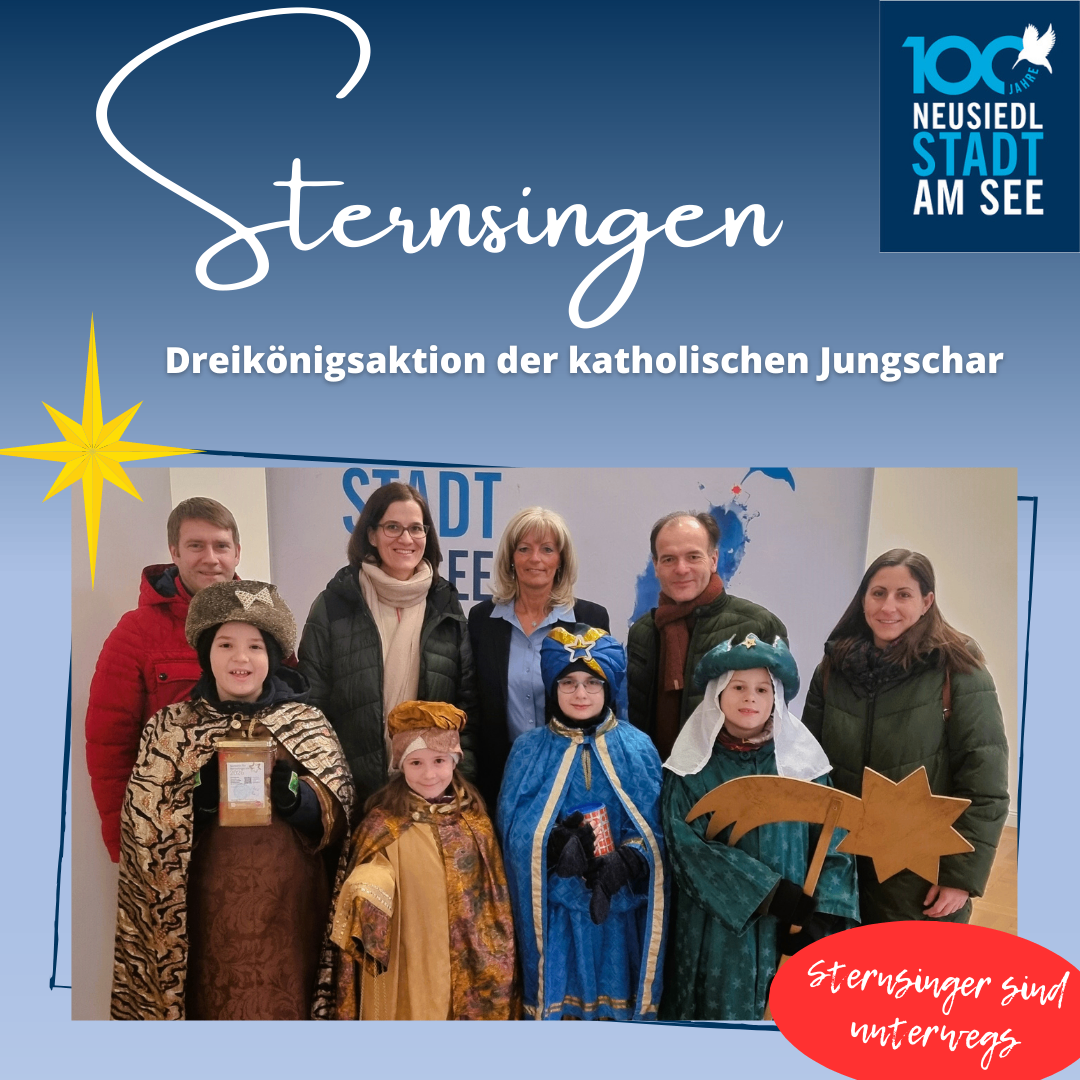 Werbeplakat für Sternsinger mit einer Gruppe von Kindern in Kostümen und Erwachsenen, vor blauem Hintergrund mit Stern und Logo.