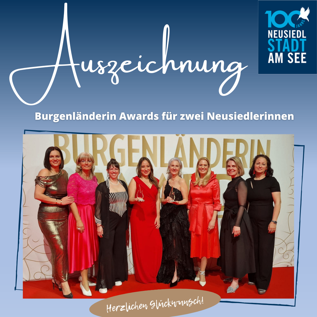 Poster mit dem Wort 'Auszeichnung' in großen weißen Buchstaben. Darunter steht eine Gruppe von sieben Frauen in formeller Kleidung auf einem roten Teppich. Sie halten Auszeichnungen und scheinen für ein Foto zu posieren. Über dem Bild steht 'Burgenländerin Awards für zwei Neusiedlerinnen'. Unten befindet sich ein Text 'Herzlichen Glückwunsch!' in weiß.
