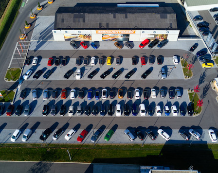 Bild enthält, Outdoors, Aerial View, Car, Transportation, Vehicle, Parking Lot, Truck