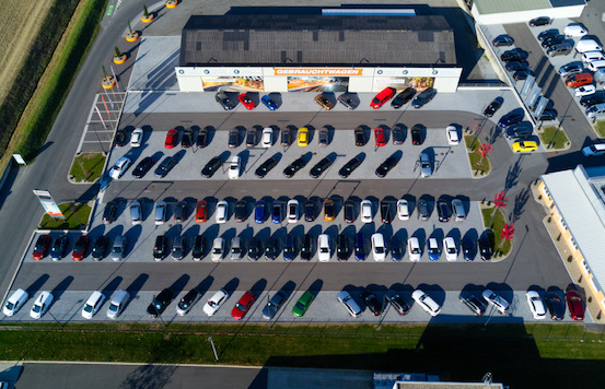 Bild enthält, Outdoors, Aerial View, Car, Transportation, Vehicle, Parking Lot, Truck