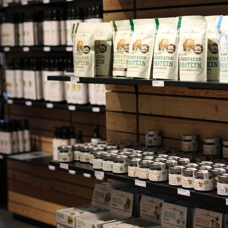 Bild enthält, Shelf, Shop, Warehouse, Person, Grocery Store