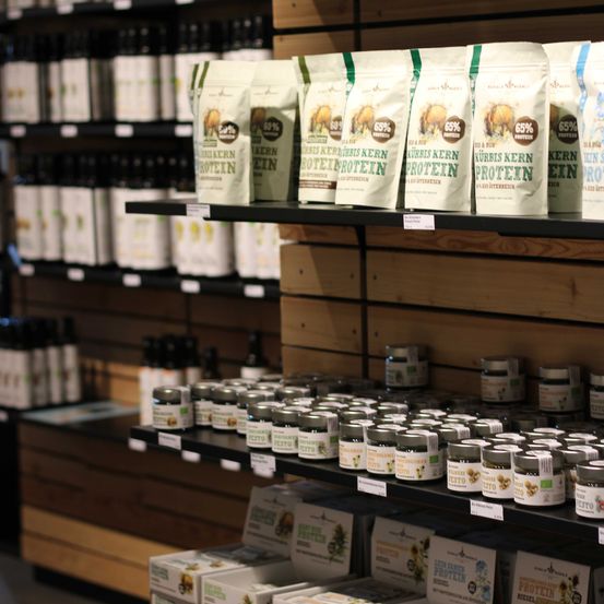 Bild enthält, Shelf, Shop, Warehouse, Person, Grocery Store