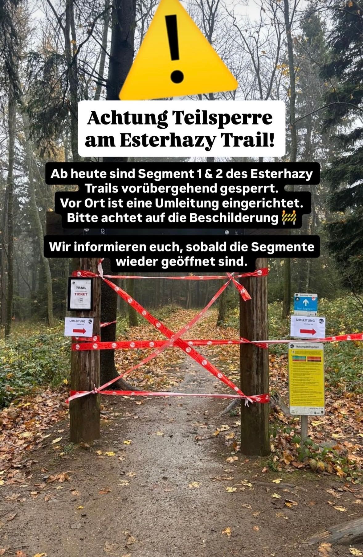 Ein Weg mit einem Warnschild über eine teilweise Sperrung und eine Umleitung. Das Schild sagt 'Achtung Teilsperre am Esterhazy Trail!' mit weiteren Details.