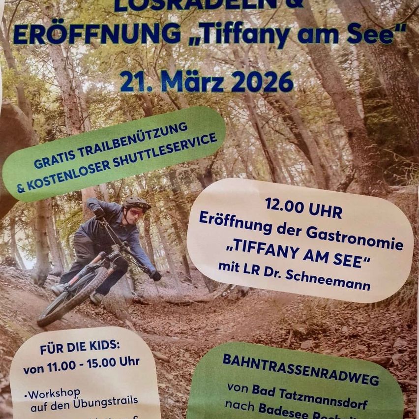 Plakat für die Eröffnung von Tiffany am See am 21. März 2026. Zeigt einen Mann, der auf einem Fahrrad auf einem Pfad in einem Wald fährt. Beinhaltet Informationen über den kostenlosen Shuttleservice, die Öffnungszeit um 12:00 Uhr und ein Workshop für Kinder von 11:00 bis 15:00 Uhr.