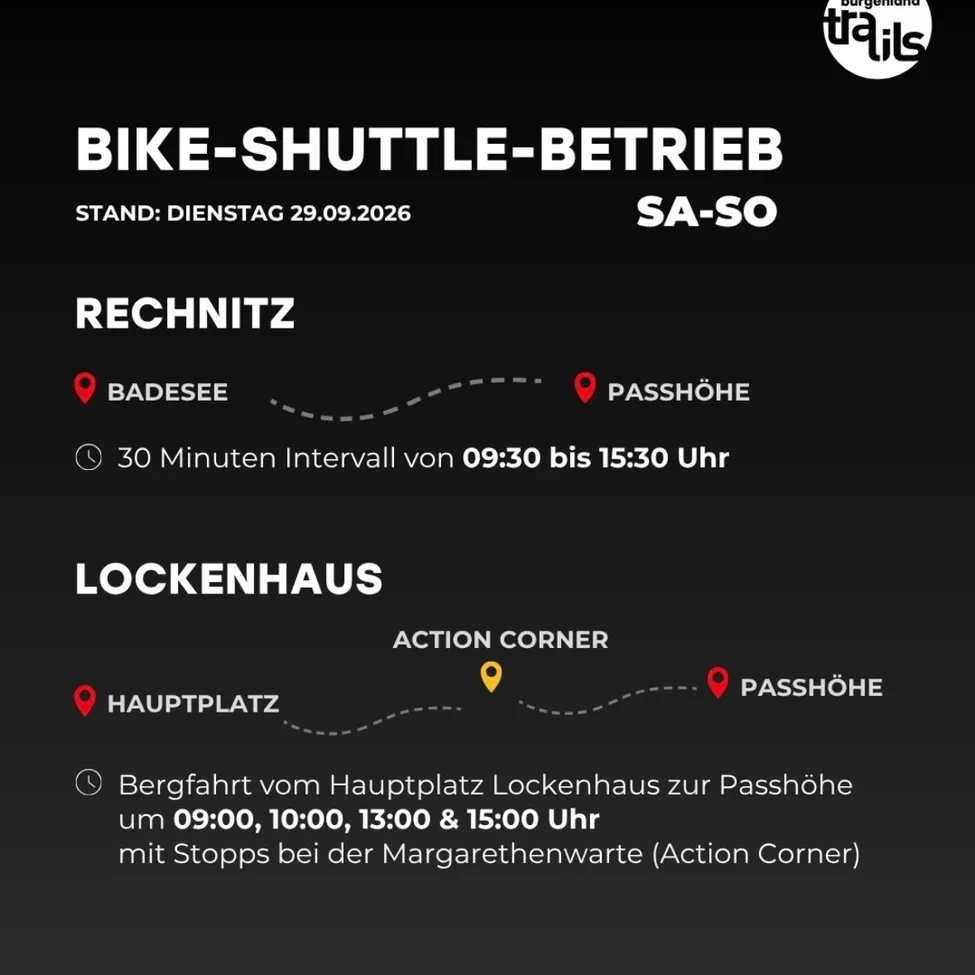 Ein Plakat, das einen Fahrrad-Shuttle-Service zwischen Badesee und Passhöhe mit bestimmten Zeiten und Haltestellen anbietet.