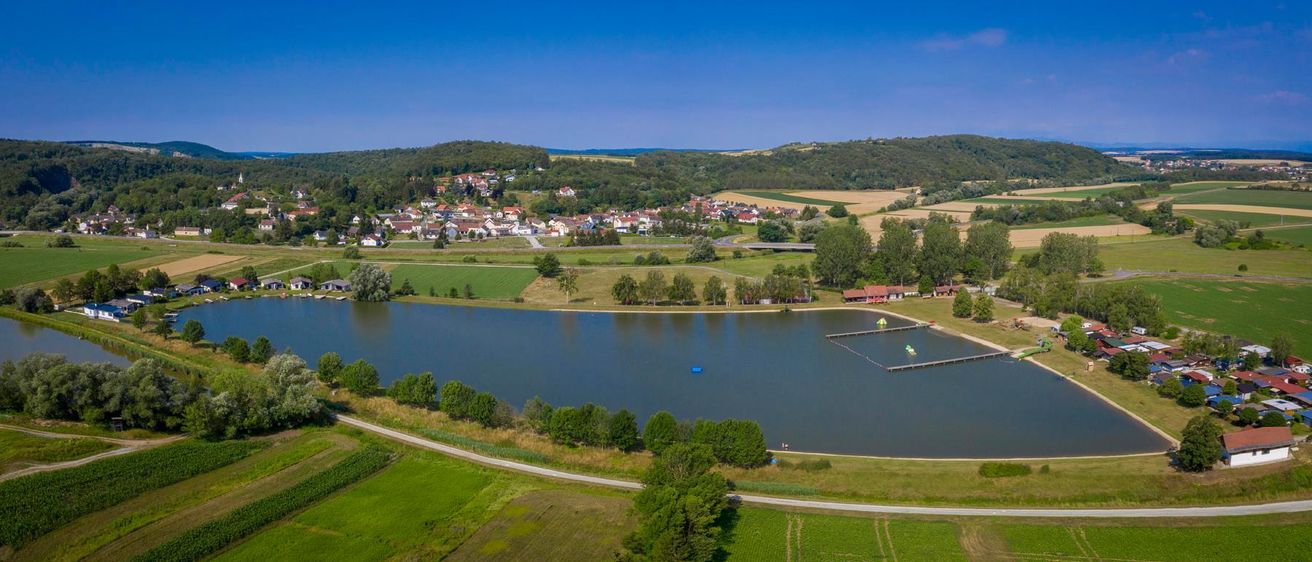 Bild enthält, Lake, Nature, Outdoors, Water, Aerial View, Scenery, Architecture, Building